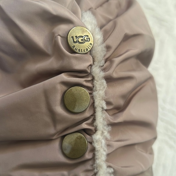 Ugg Australia bucket hat, polyester with real dyed shearling sheepskin trim, O/S - Picture 2 of 16